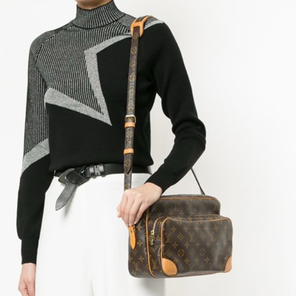 Authentic Louis Vuitton Nile canvas crossbody pre loved
Make me an offer